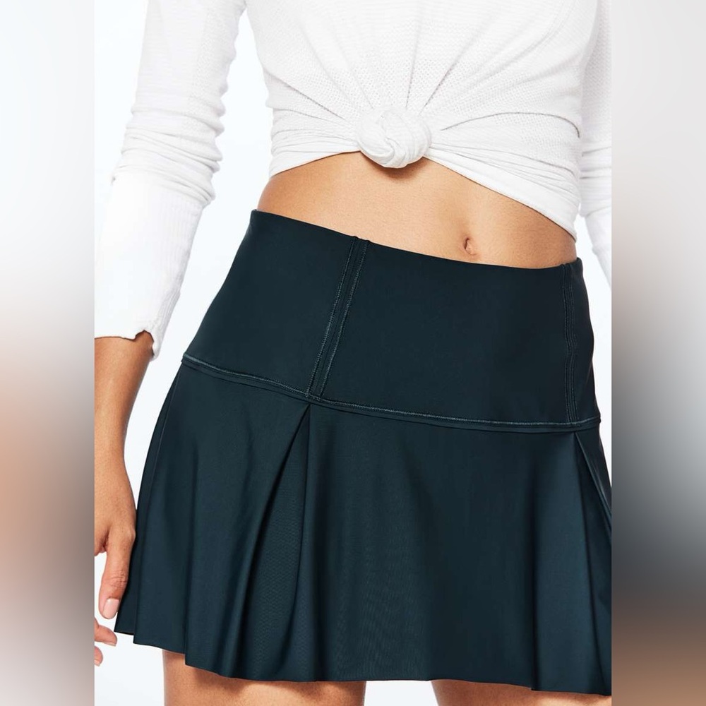 Lululemon Lost in Pace Skirt - Submarine - Sz 4 - Excellent Condition!